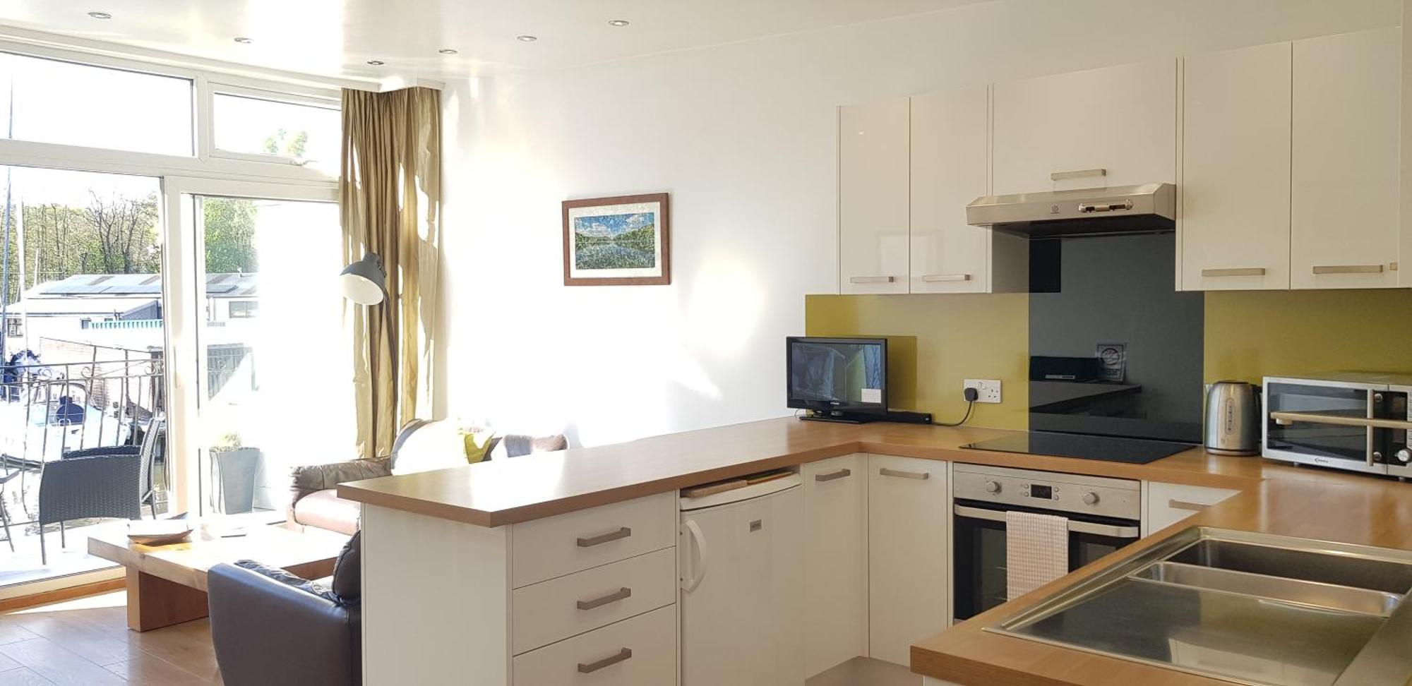 Marina Boathouse, Lake Windermere Lets Боунес-он-Уиндермер Экстерьер фото