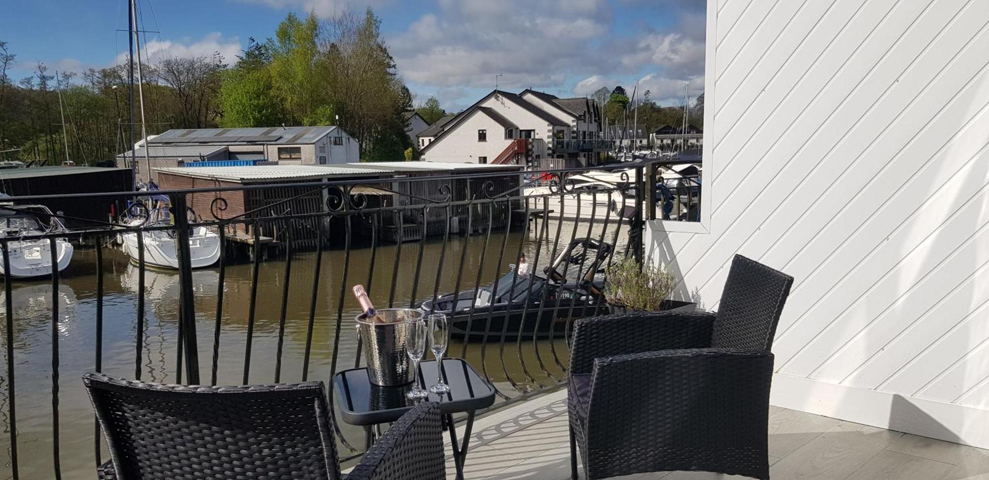 Marina Boathouse, Lake Windermere Lets Боунес-он-Уиндермер Экстерьер фото