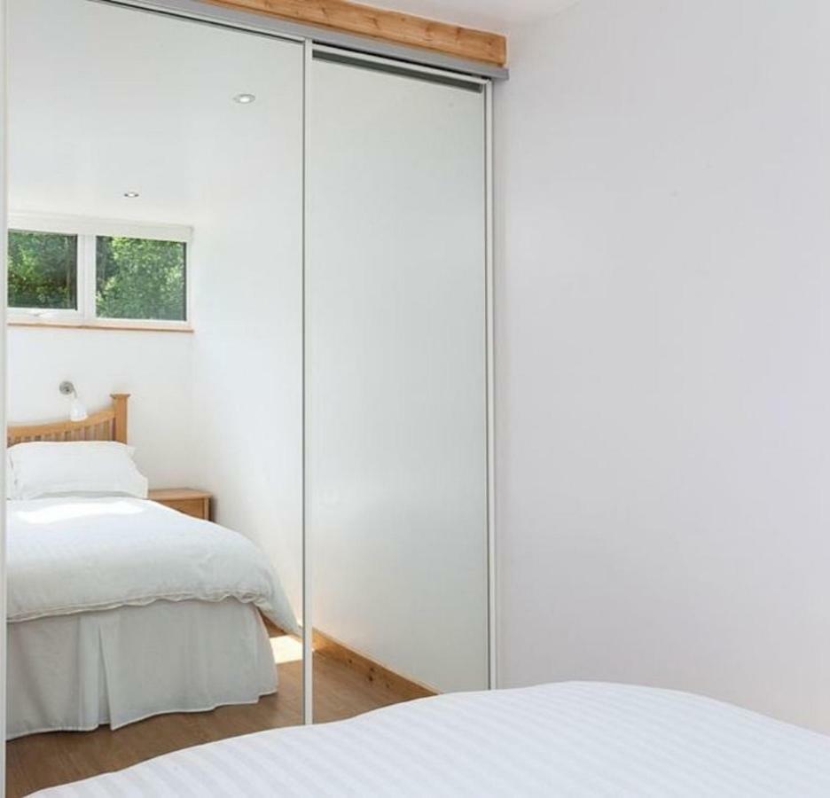 Marina Boathouse, Lake Windermere Lets Боунес-он-Уиндермер Экстерьер фото